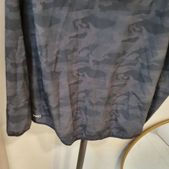 Vuori Men's Outdoor Trainer Jacket Shell  V512 Large logo embossed New - Picture 7 of 9